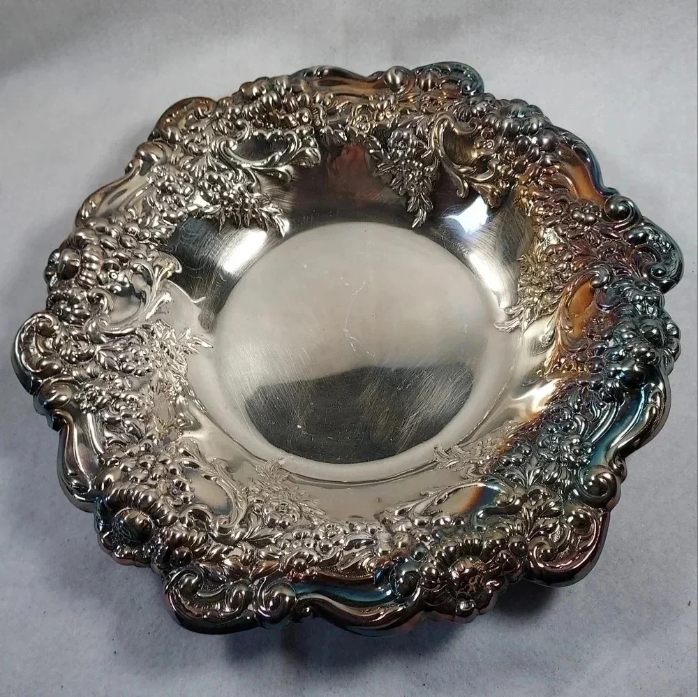 Oneida USA Round Silver Plate